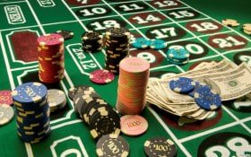 Tampilan grid Sweet Bonanza dengan simbol buah dan bonus